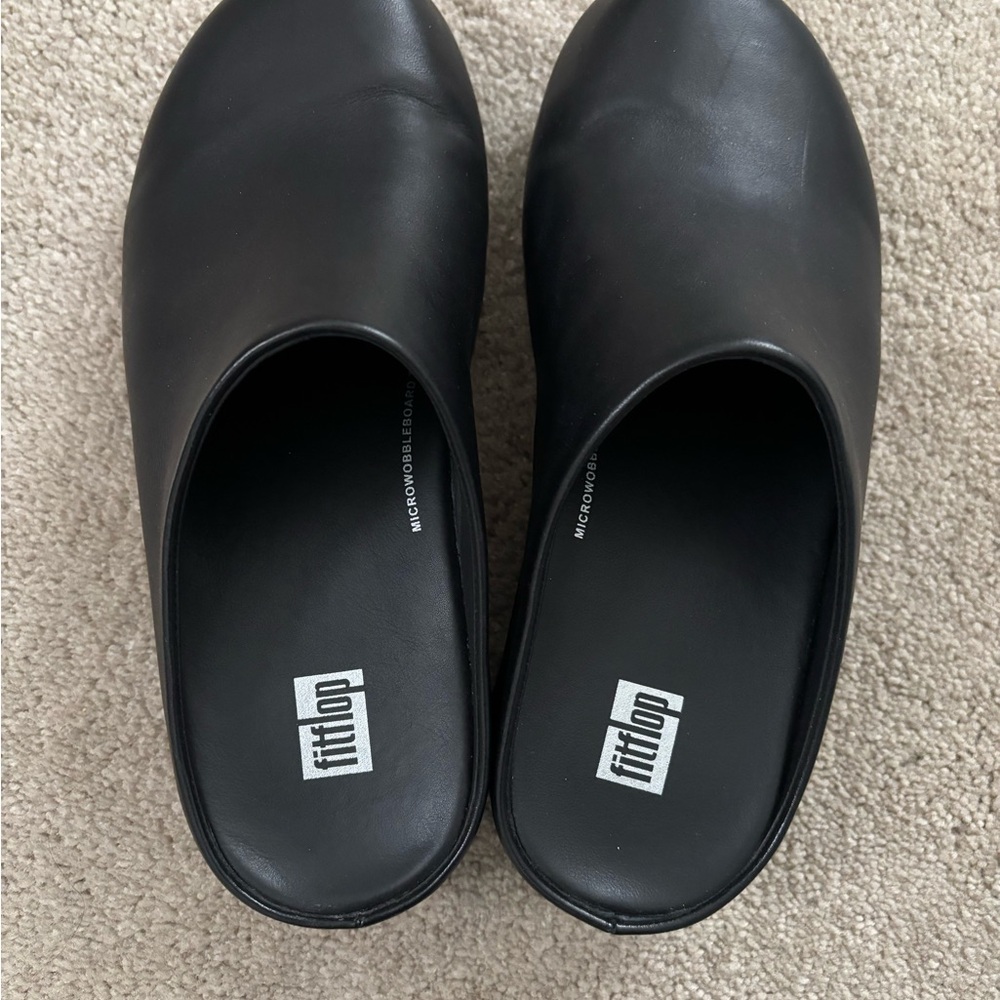 FitFlop SHUV Leather Clogs